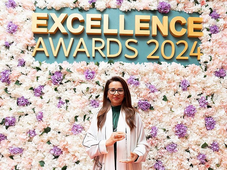 Dr Keya Bayramova with her Excellence in Human Resources – Best in Recruitment award