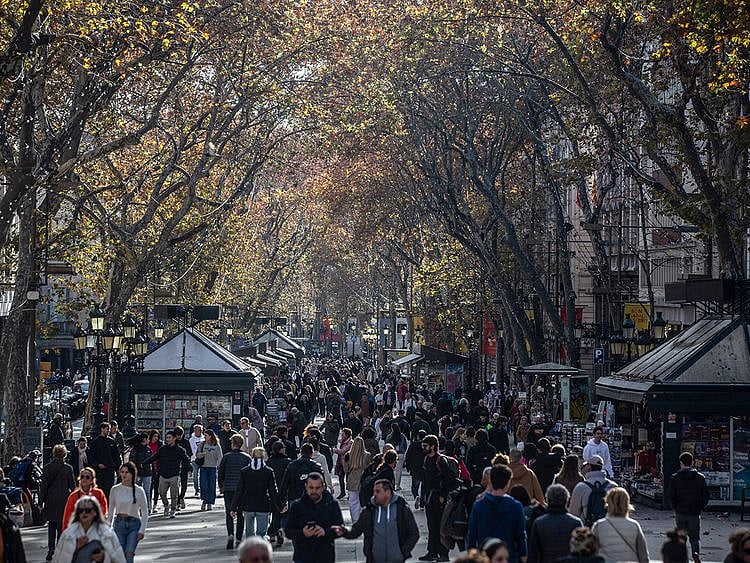 STOCK Barcelona tourism 
