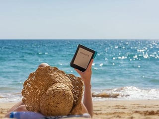 8 best travel tech essentials for flights, weekends and long trips, UAE (2026)