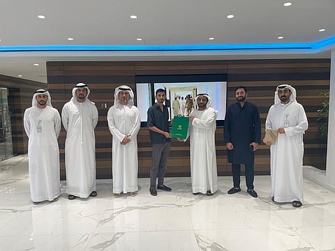 Brigadier Hareb Mohammed Al Shamsi, Director of the General Department of Criminal Investigations, praised Mohammed’s act, calling it “a commendation of his honesty and embodiment of the noble values that the community greatly values.”