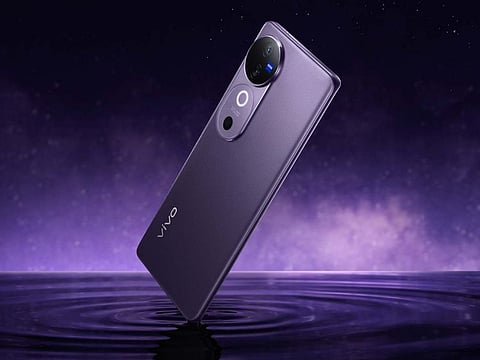 Vivo V40 5G Nebula Purple. A color inspired from the mysterious and elegant hues found deep within the cosmos, radiating a profound allure.