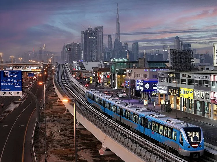 STOCK Dubai Metro