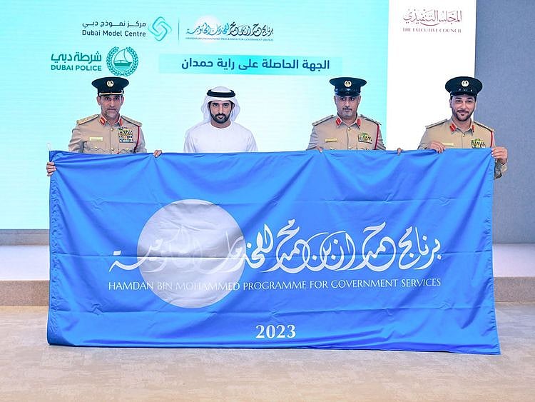 hamdan-and-dubai-police-chief-with-hamdan-flag-on-oct-2,-pic-on-x-of-hamdan-1727885388878