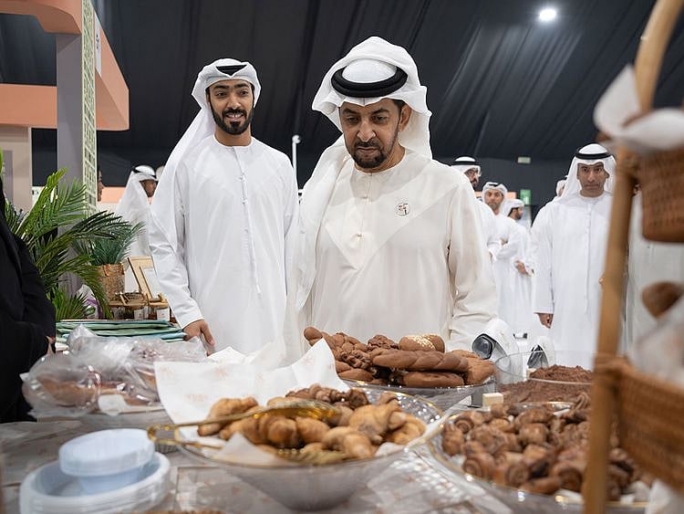 hamdan-bin-zayed-at-liwa-date-fest-on-oct-11-pic-on-wam-1728749924159