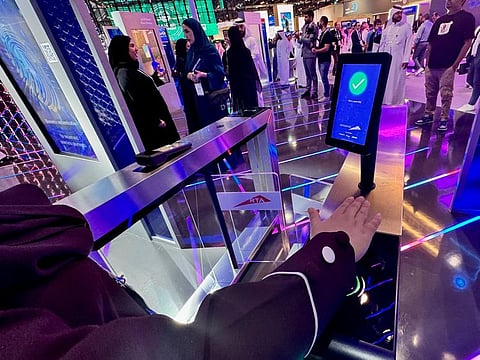 According to Dubai’s Roads and Transport Authority (RTA) the technology scans the the passenger's palm vein pattern and links it with the nol card. This enables the passenger to travel without the need to carry a physical card. This technology offers a convenient, cardless way for passengers. 