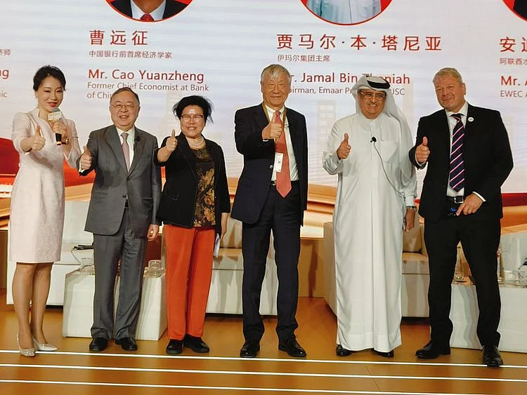 Ronnie_Chan_(second),_among_other_industry_leaders_after_the_panel_discussion-1729682313665