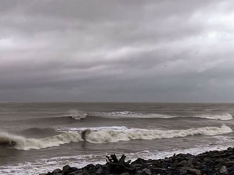 A view of the Tajpur beach amid high tidal waves and water level rise as 'Cyclone Dana' is expected to make landfall over the West Bengal coast, in West Medinipur on Thursday.