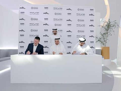 Sheikh Hamdan Bin Mohammed Bin Rashid Al Maktoum witnesses the signing of the new championship agreement by Saeed Hareb, Secretary General of the Dubai Sports Council, Ahmed Al Khaja, CEO of Dubai Festivals and Retail Establishment, and Pete Murray, CEO of the Professional Fighters League.