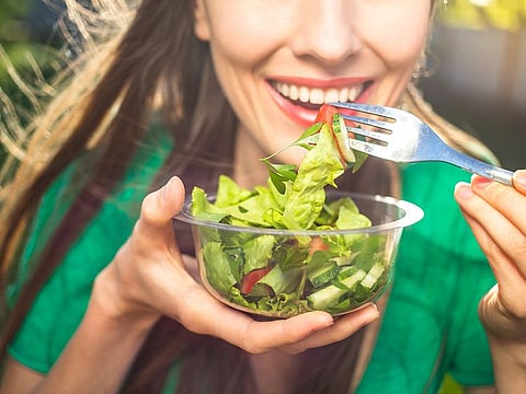 Non-inflammatory diet essentially refers to a diet rich in minimally processed, fibre-dense whole foods. This includes plenty of vegetables, whole grains, lentils, legumes, fish, poultry, healthy fats such as avocado, nuts, and olive oil, along with herbs and spices