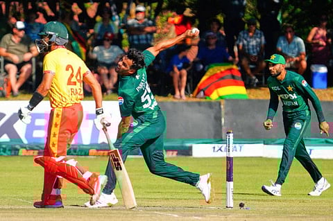 Pakistan secured a series-clinching 10-wicket Twenty20 international win over Zimbabwe in Bulawayo on Tuesday.