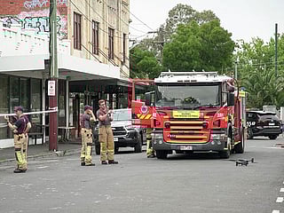 Arsonists set Melbourne synagogue ablaze