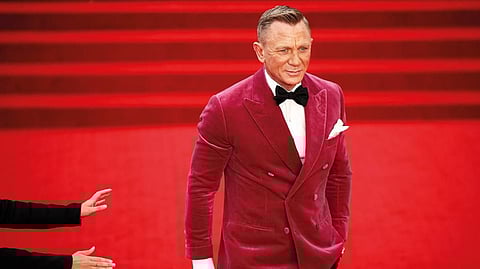 James Bond actor Daniel Craig will not leave his fortune to any of his two daughters: “My philosophy is: get rid of it, or give it away before you go.” 