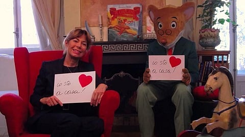 Even while in isolation, Elisabeth says her life remains "very intense". She keeps busy communicating educational messages of hope to children and giving interviews to the media. "This is Geronimo’s mission!" 