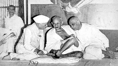 Jawaharlal Nehru (left), India’s first prime minister, with Mahatma Gandhi. Nehru’s controversial decision to amend the constitution is the subject of Tripurdaman Singh’s book “Sixteen Stormy Days” 