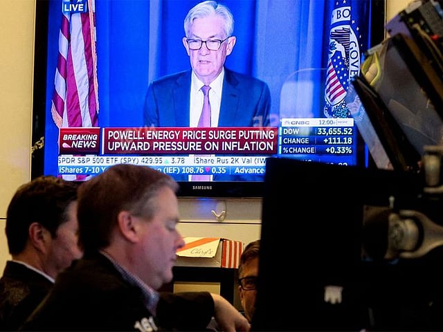 US Federal Reserve Holds Interest Rates Steady Amid Trump's Pressure