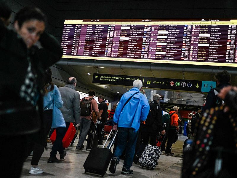 European airport passenger traffic drops for first time since pandemic recovery