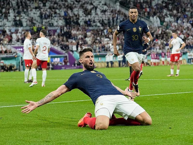 France's Olivier Giroud celebrates a