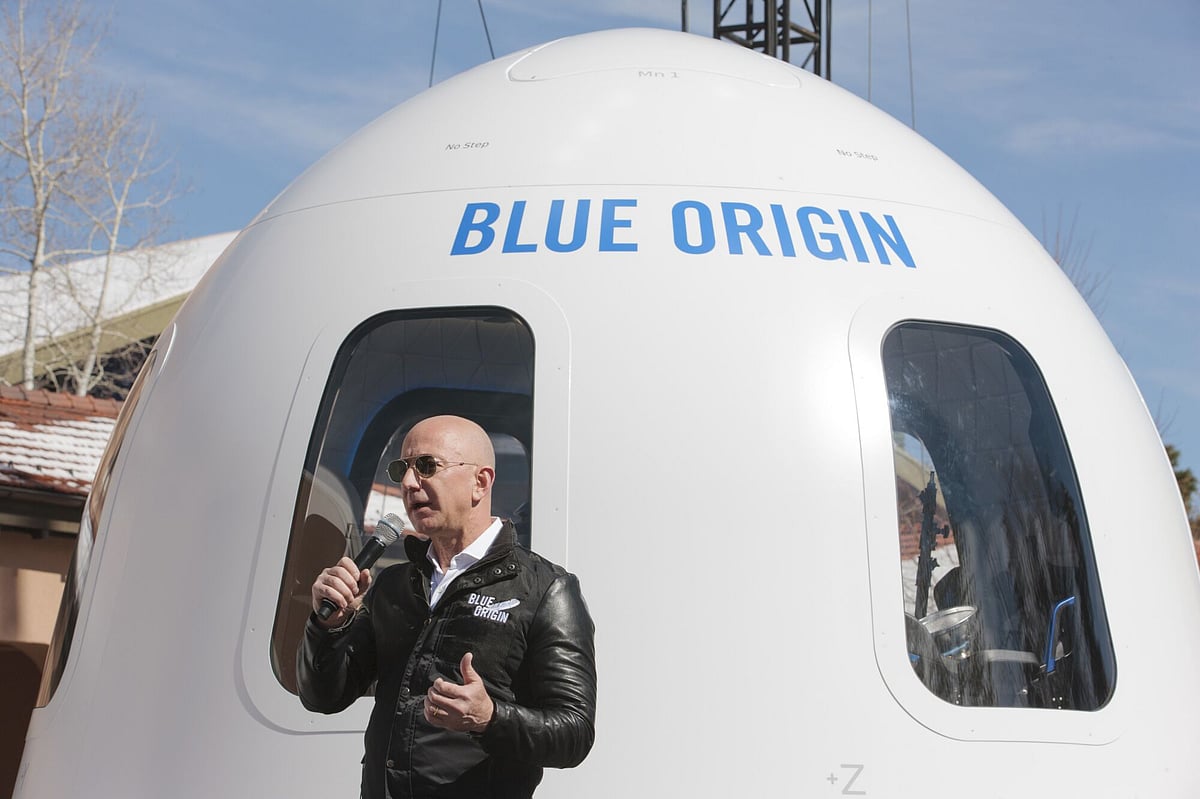 Blue Origin postpones first launch of giant New Glenn rocket