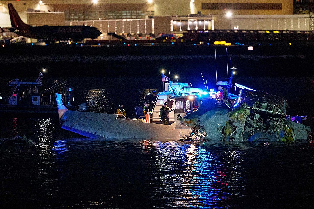 American Airlines jet crashes midair with helicopter in Washington DC