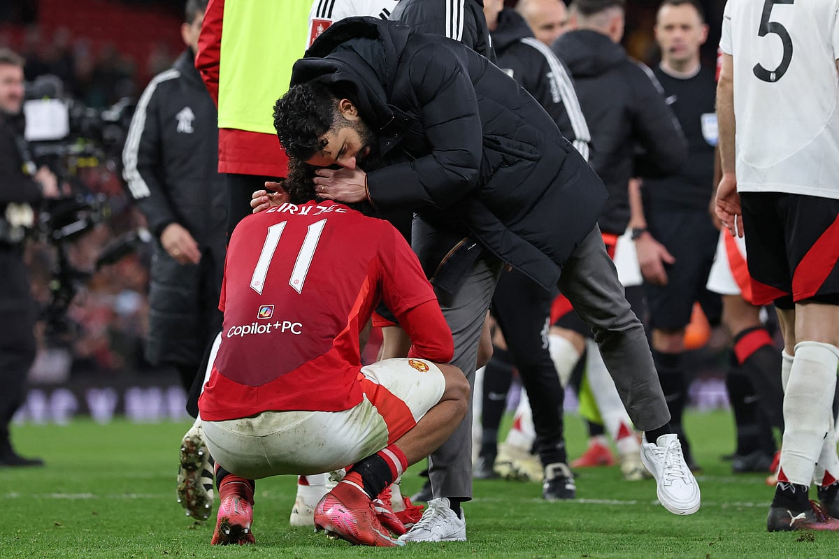 Holders Manchester United knocked out of FA Cup by Fulham