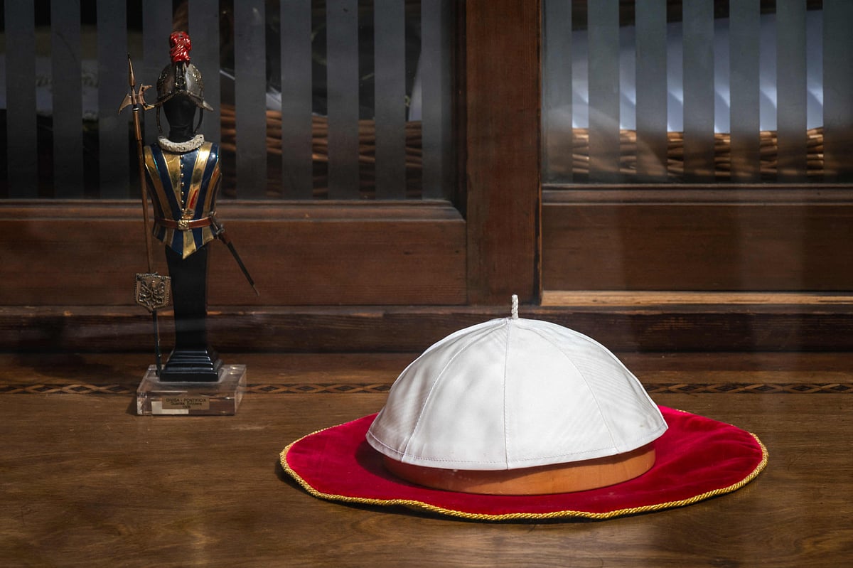 Tall, medium, short: The art of dressing a new pope
