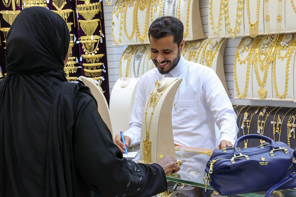 Gold price drops Dh5 in UAE: Shoppers see bigger declines in the coming days