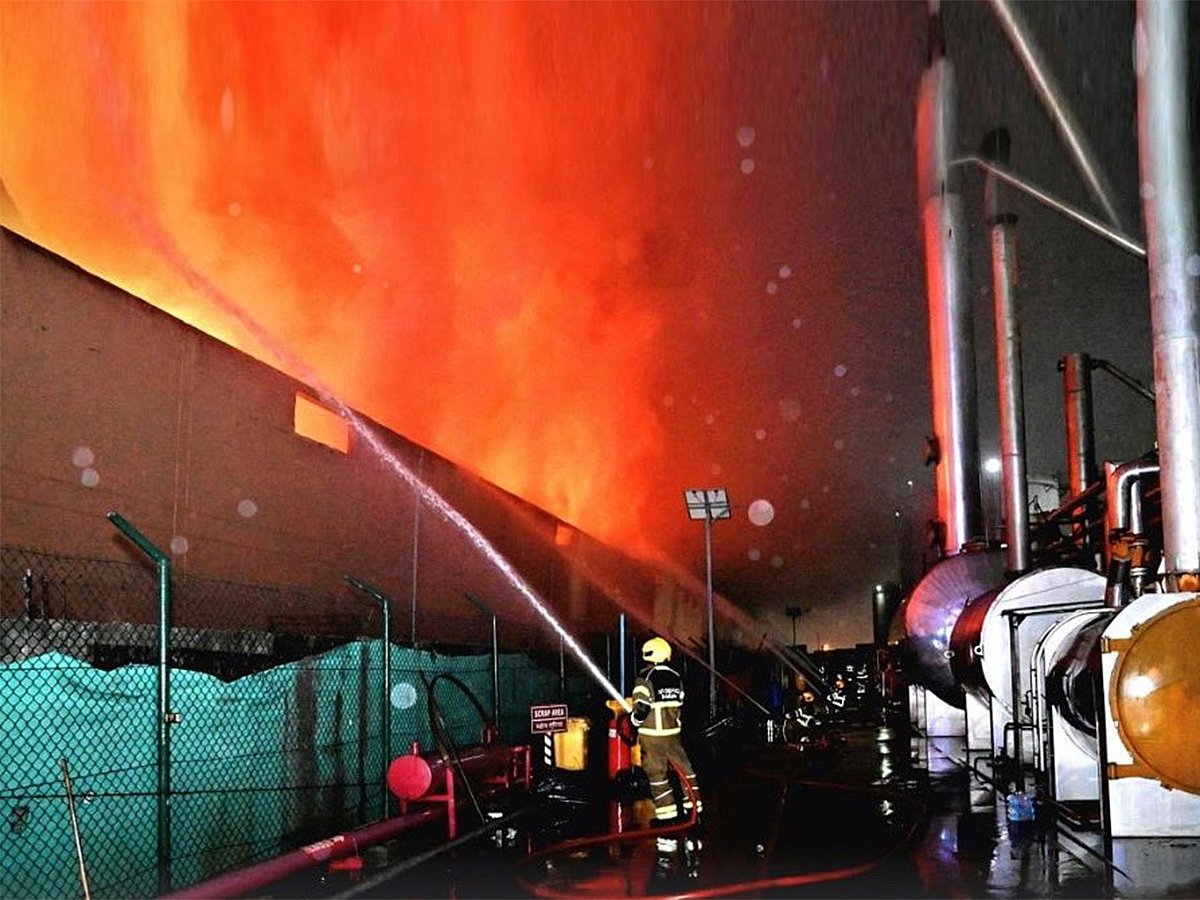 Sharjah clothing warehouse blaze brought under control, no injuries ...