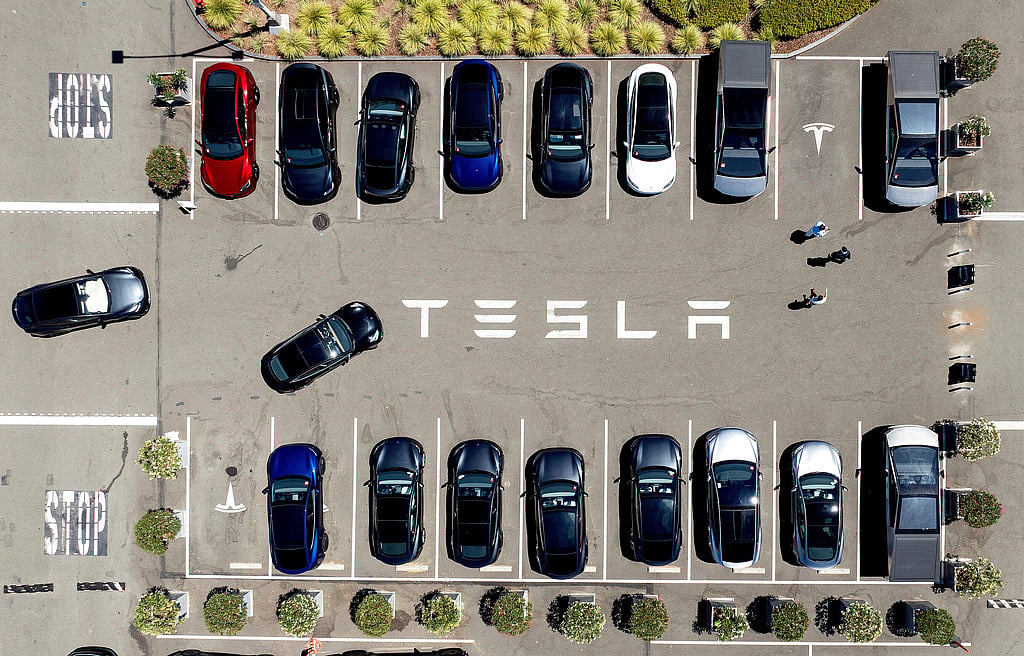 Parents of college student killed in Tesla crash allege design flaw ...