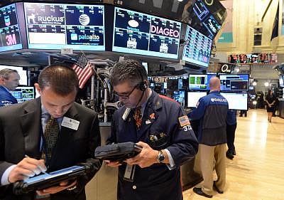 US stocks down on tech caution, while government shutdown ends