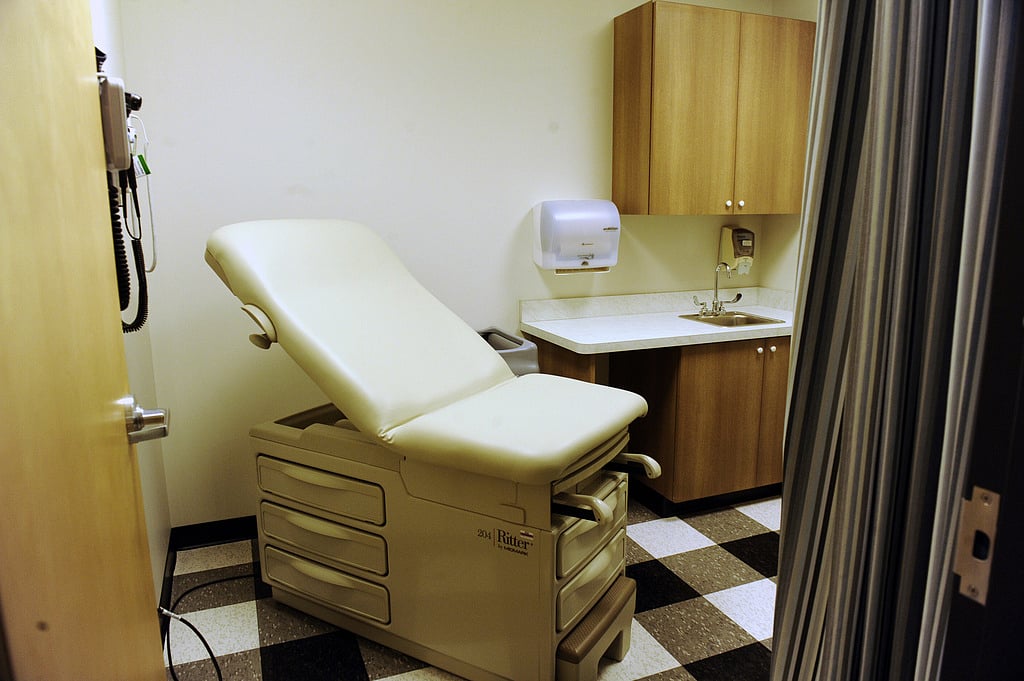 Saudi Arabia Imposes SR100,000 Fine for Expat Medical Exam Violations