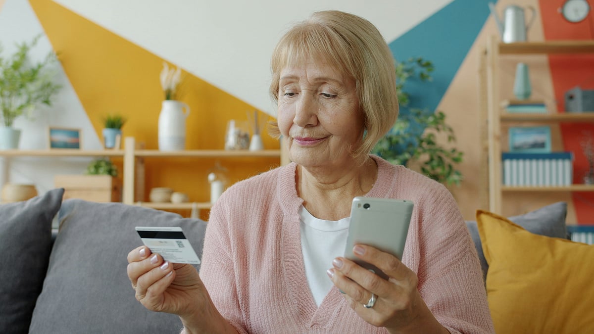 Dubai Police Expands Esaad Card Benefits to Retirees, Enhancing ...
