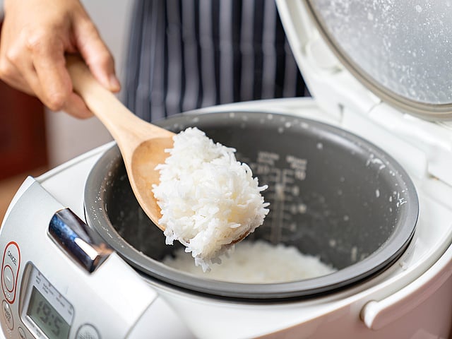 Top Rice Cookers in UAE: Simplify Cooking with Smart Kitchen Appliances