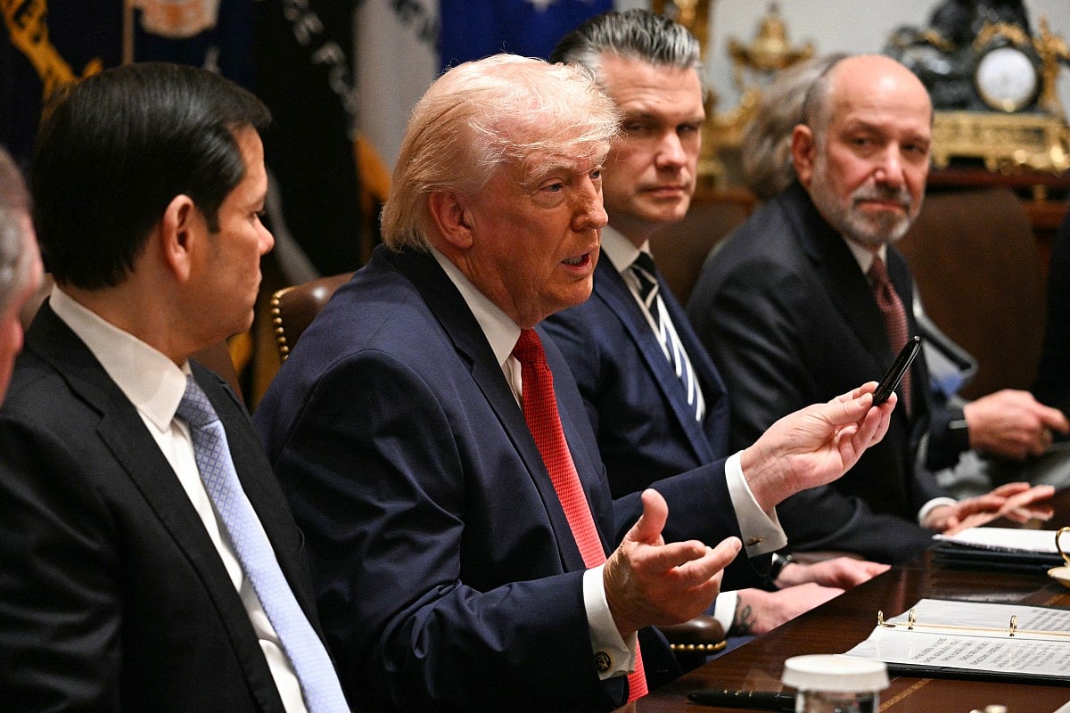 Trump Under Pressure to End Costly Iran War as Ceasefire Strains and US  Public Doubts Grow