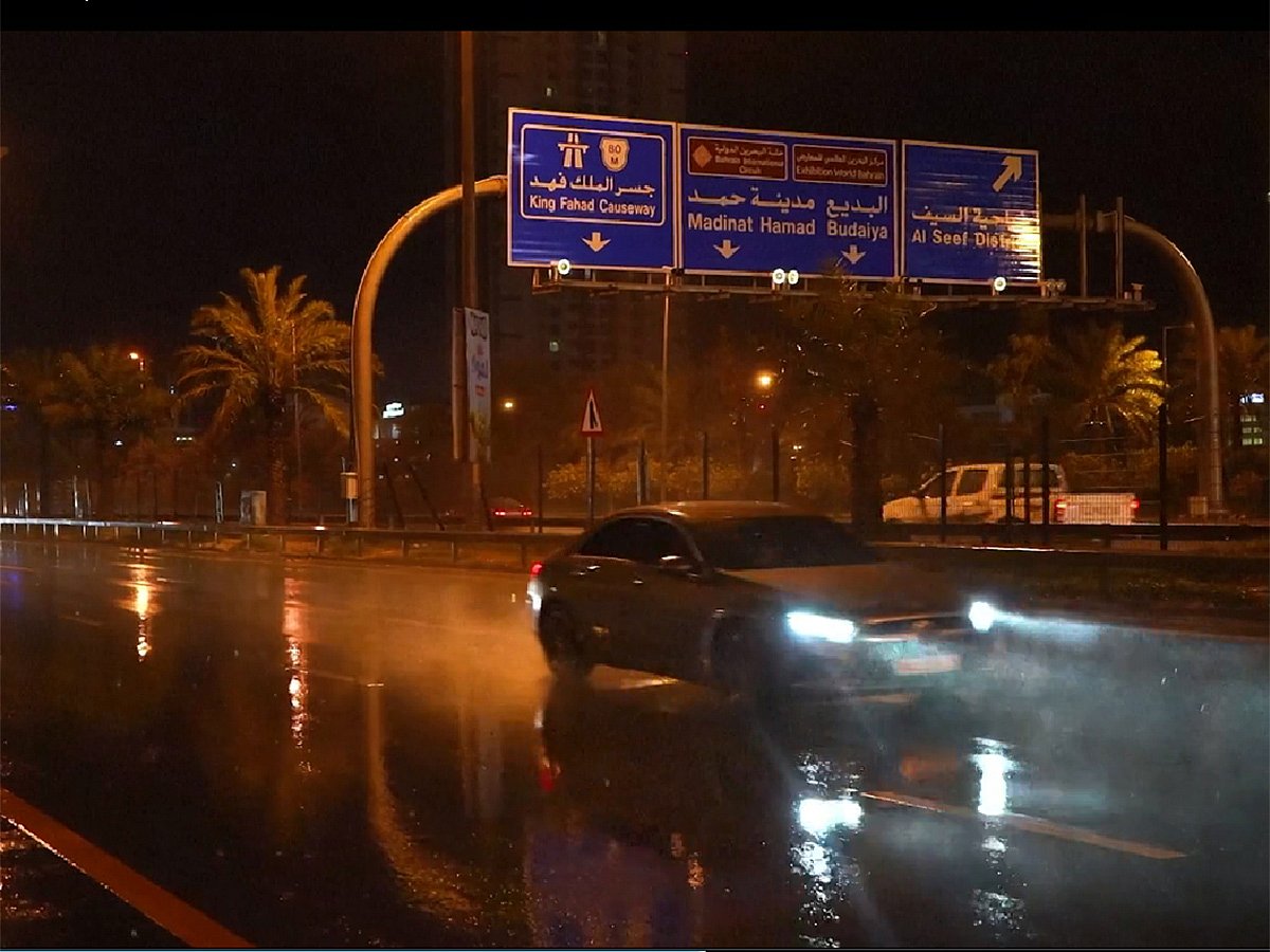 Lightning and Heavy Rain Disrupt Manama: Traffic Updates and Safety Tips