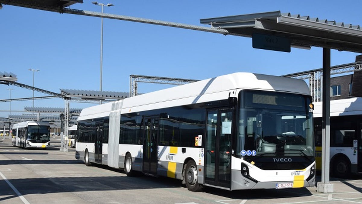 Faster, cheaper electric buses hit 60% of new units: How Europe leads ...