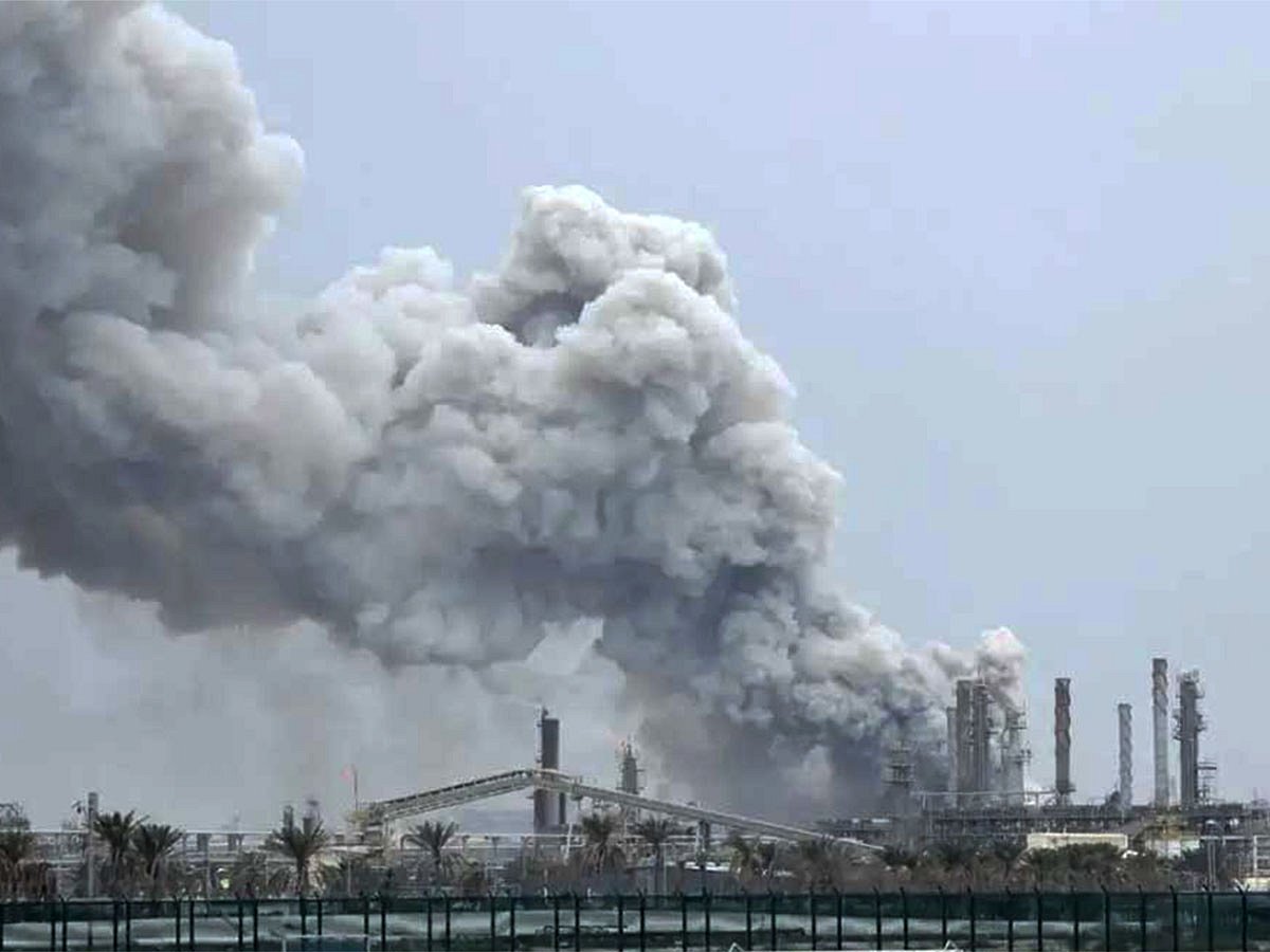 Kuwait Refinery Drone Attack: Massive Smoke Plume at Mina Al-Ahmadi ...