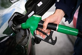 Brent climbs to $73.15/barrel, WTI slips as oil markets send mixed signals ahead of US-Iran diplomacy