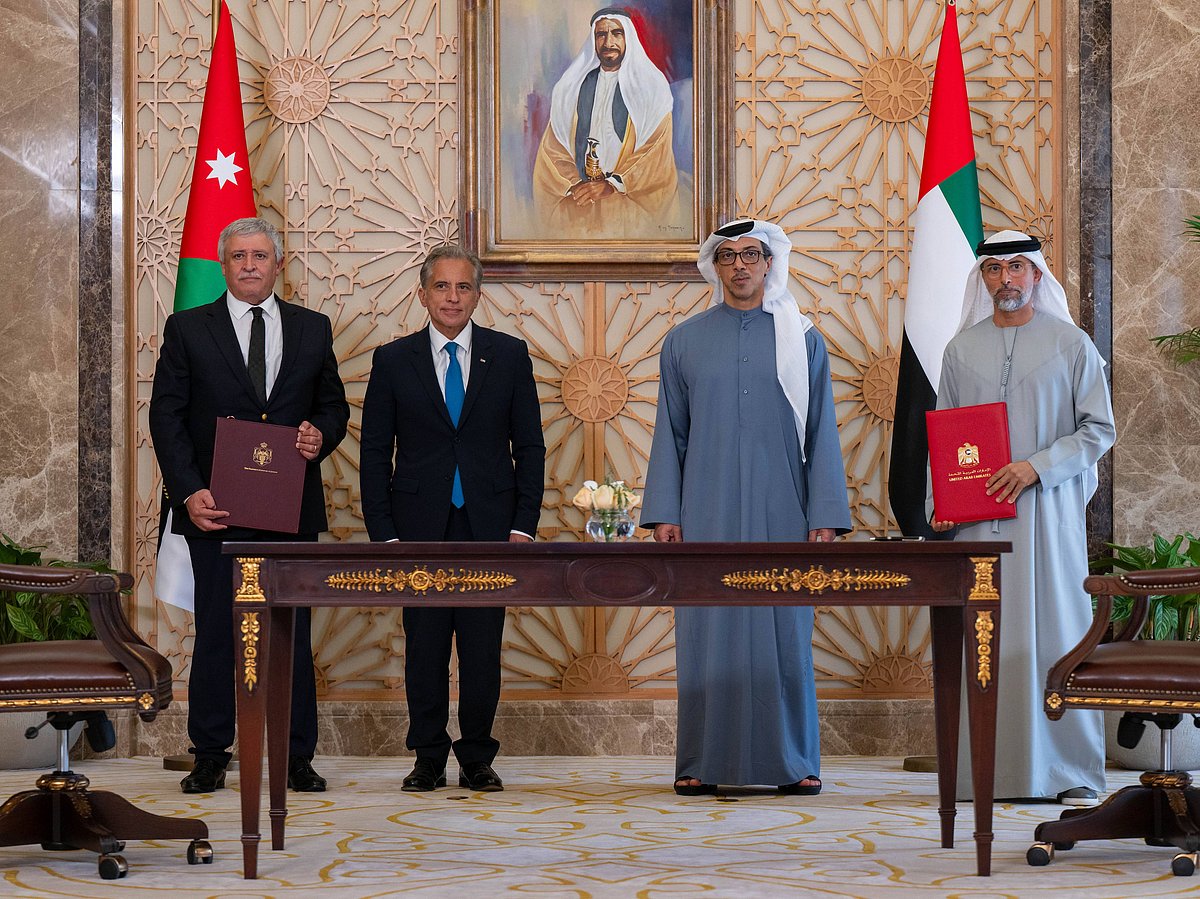 UAE and Jordan Sign $2.3 Billion Rail Deal to Boost Phosphate and ...