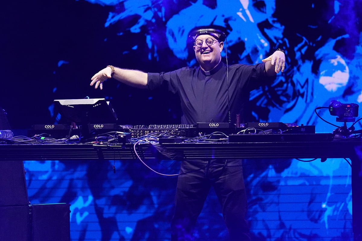Vatican Rave DJ Priest Honors Pope Francis with Techno Mass: Buenos Aires Rave ...