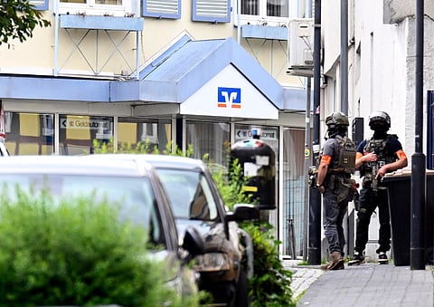 Germany Bank Robber on the Run After Sinzig Hostage Scare and Cash Heist