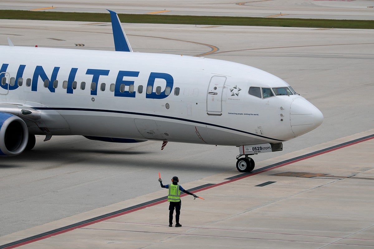 United Airlines hijack scare: Passenger's texts prompt flight diversion
