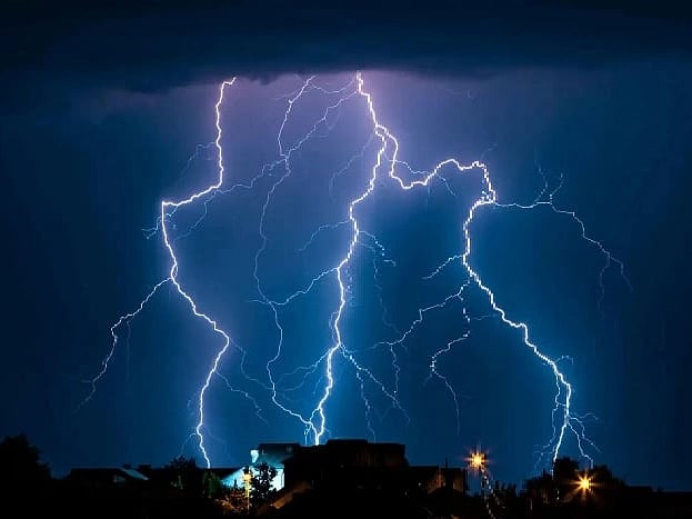 Yemen Lightning Strike Kills Seven Family Members in Al Mahwit