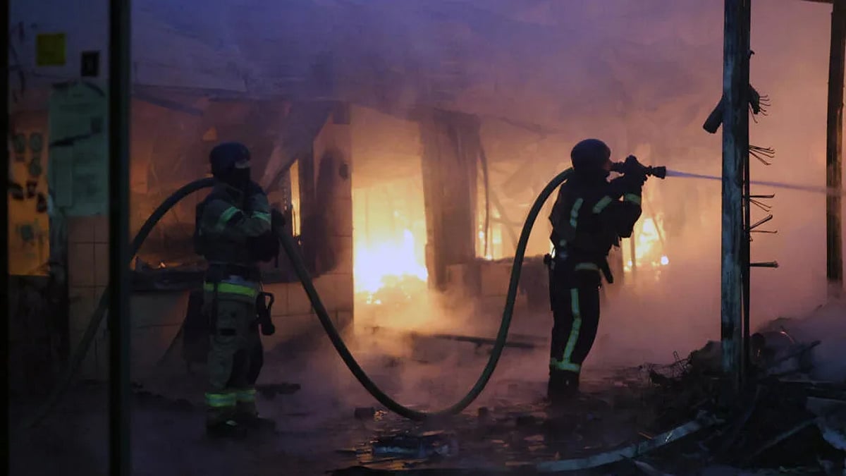 Fire Erupts in Central Kyiv After Explosions During Air Raid as Russia ...