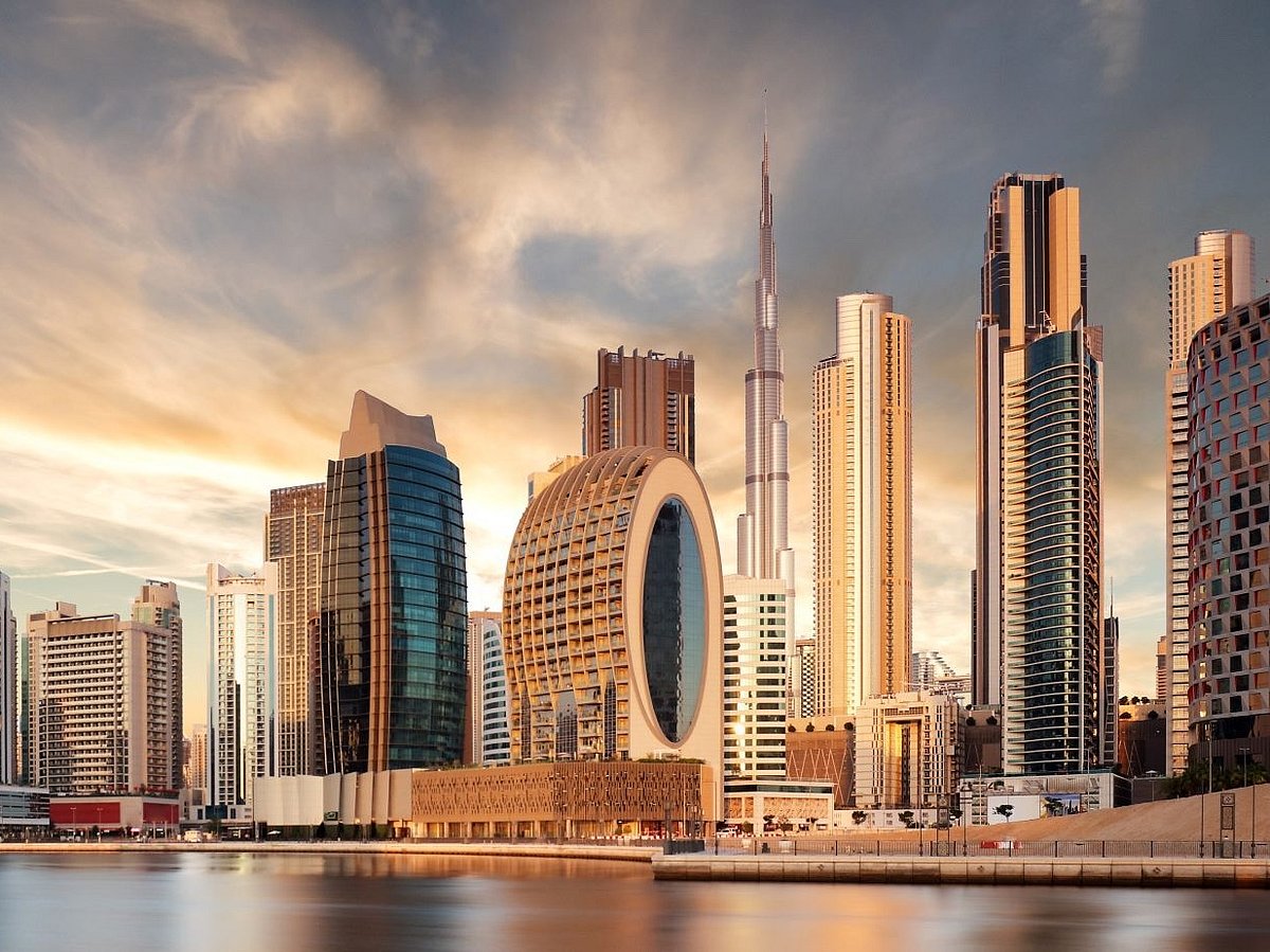 Dubai Real Estate Records Dh900 Million in Prime Land and Villa Deals