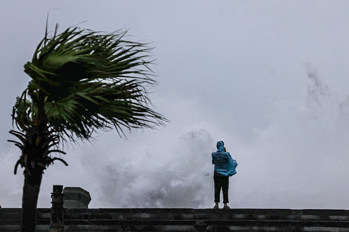 China evacuates 900,000 people as Typhoon Bavi moves north