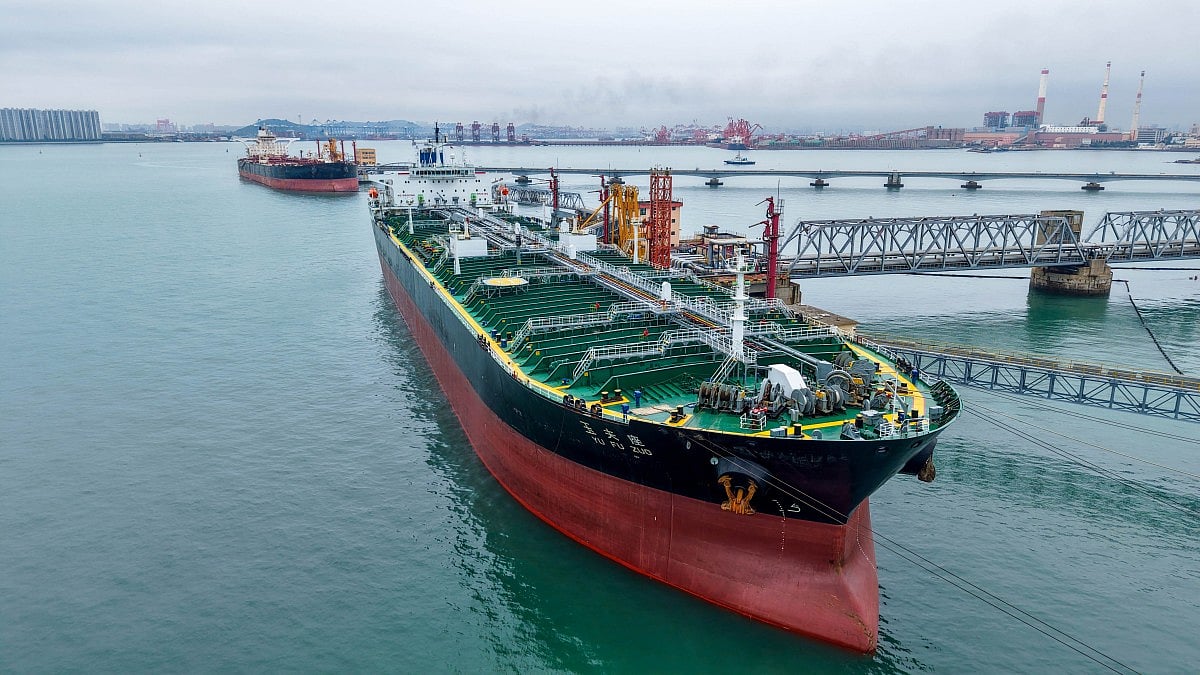 Oil Prices Dip in Asian Trade as Brent Holds Steady Above $105