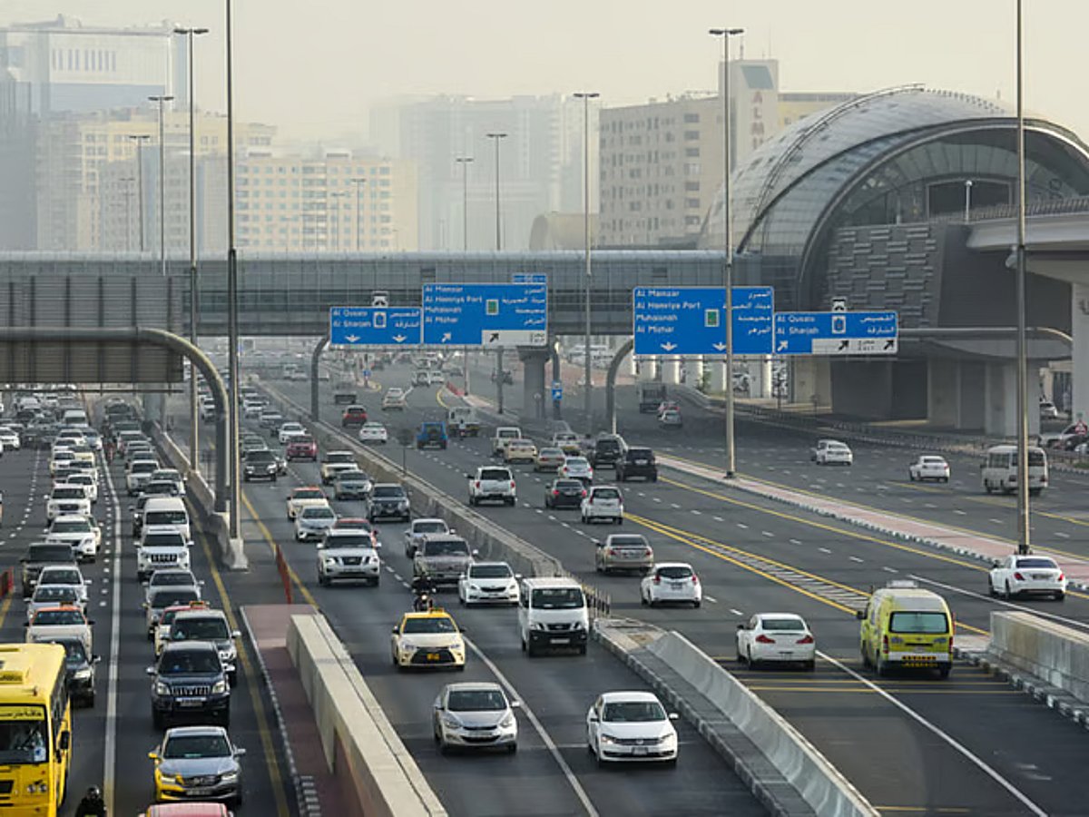 Layout Congested Dubai, Sharjah Traffic Update: Heavy Congestion on Sheikh Zayed Road ...