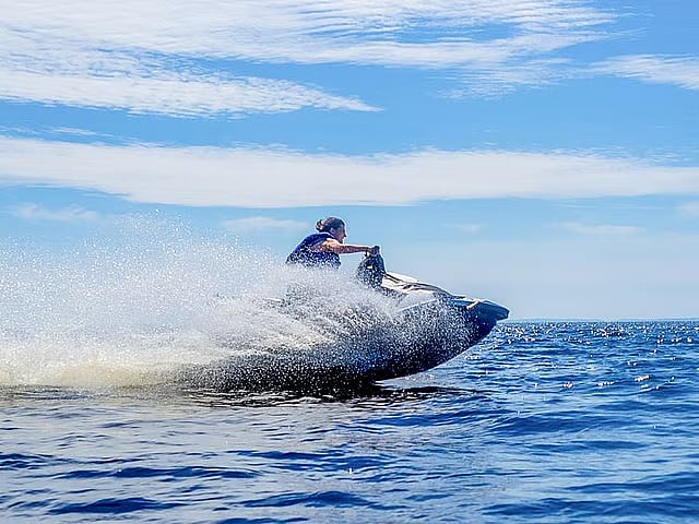 Planning: Dubai Mandates Jet Ski Licenses, Safety Measures For Operators