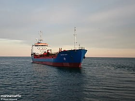 Oil tanker crew held hostage off Somalia: security officials