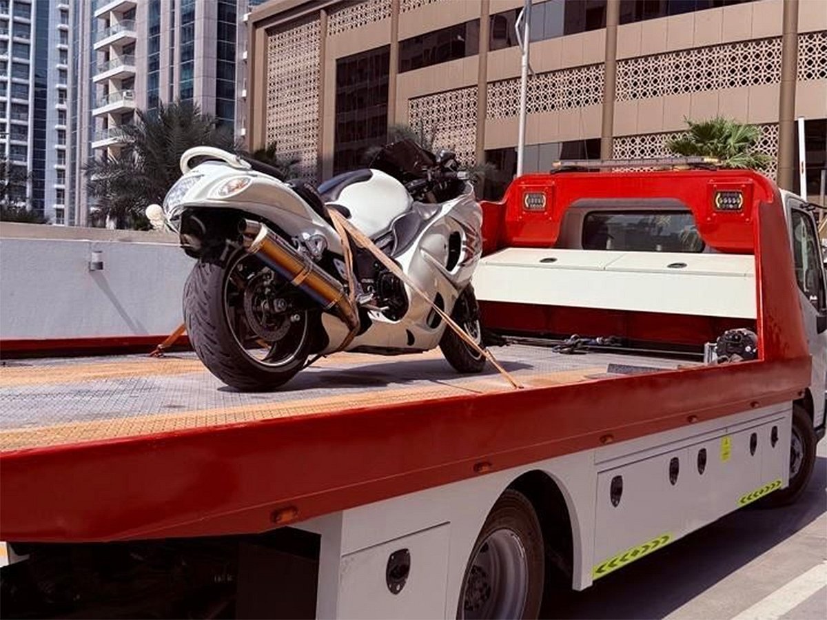 Dubai motorcyclist caught riding at over 290km/h: bike impounded, Dh50 ...